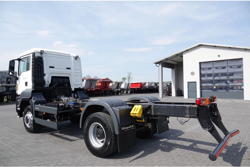 Шаси кабина MAN TGS 18.420 / 4X4 / RAMA DŁ. 5,6 M / NAVI / DO ZABUDOWY / SPROWA: снимка 6 Шаси кабина MAN TGS 18.420 / 4X4 / RAMA DŁ. 5,6 M / NAVI / DO ZABUDOWY / SPROWA: снимка 6