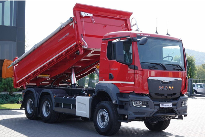 MAN TGS 33.440 / 6X4 / WYWROTKA 3 STRONNA / HYDROBURTA / BORDMATIC / - Самосвал камион: снимка 2 MAN TGS 33.440 / 6X4 / WYWROTKA 3 STRONNA / HYDROBURTA / BORDMATIC / - Самосвал камион: снимка 2