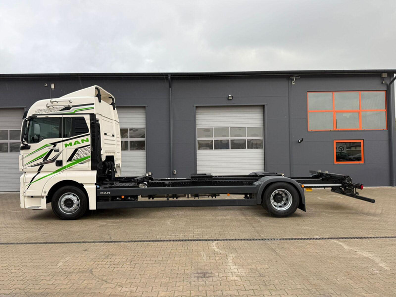MAN TGX 18.470 // Przebieg 252 tyś. km !!! // Ciężarówka jak nowa // - Шаси кабина: снимка 2 MAN TGX 18.470 // Przebieg 252 tyś. km !!! // Ciężarówka jak nowa // - Шаси кабина: снимка 2