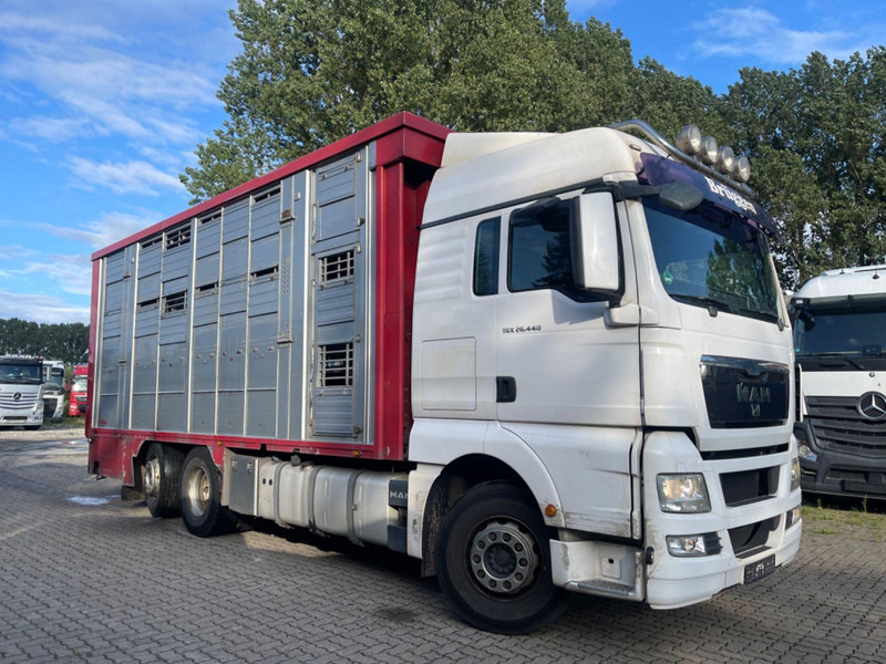 MAN TGX 26.400 6x2-2 LL 3 Stück Finkl Hubdach - За превоз на животни камион: снимка 1 MAN TGX 26.400 6x2-2 LL 3 Stück Finkl Hubdach - За превоз на животни камион: снимка 1
