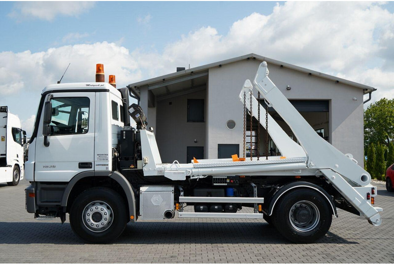 Mercedes-Benz ACTROS 1836 / 4X2 / BRAMOWIEC / PALFINGER M12T / EURO 6 / SPROW - Мултилифт за контейнери камион: снимка 2 Mercedes-Benz ACTROS 1836 / 4X2 / BRAMOWIEC / PALFINGER M12T / EURO 6 / SPROW - Мултилифт за контейнери камион: снимка 2