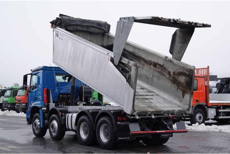 Mercedes-Benz AROCS 3243 / 8x4 / WYWROTKA 20m3 / TYLNOZSYP / EURO 6 / OPONY 10 - Самосвал камион: снимка 3 Mercedes-Benz AROCS 3243 / 8x4 / WYWROTKA 20m3 / TYLNOZSYP / EURO 6 / OPONY 10 - Самосвал камион: снимка 3