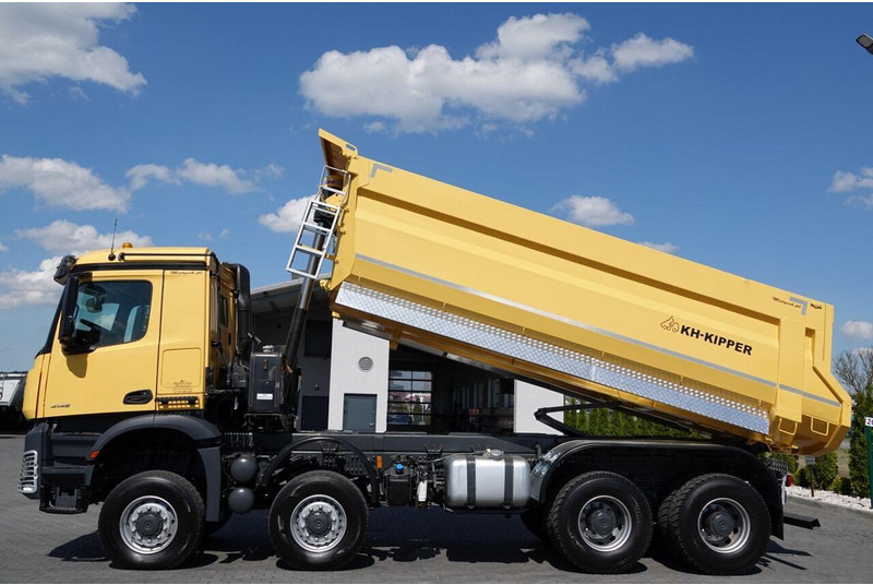 Mercedes-Benz AROCS 4145 / 8x8 / WYWROTKA TYLNOZSYPOWA / KH KIPPER / EURO 6 - Самосвал камион: снимка 3 Mercedes-Benz AROCS 4145 / 8x8 / WYWROTKA TYLNOZSYPOWA / KH KIPPER / EURO 6 - Самосвал камион: снимка 3