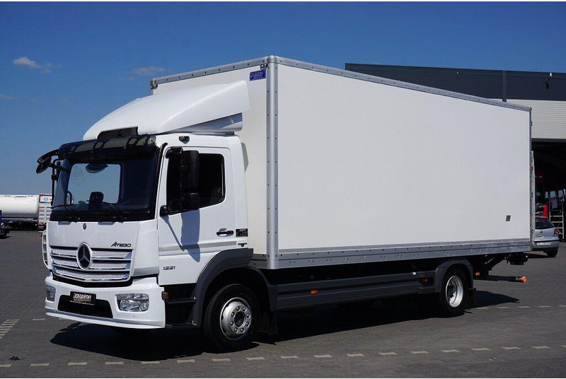 Mercedes-Benz ATEGO / 1221 / ACC / EURO 6 / KONTENER + WINDA / 17 PALET - Камион фургон: снимка 1 Mercedes-Benz ATEGO / 1221 / ACC / EURO 6 / KONTENER + WINDA / 17 PALET - Камион фургон: снимка 1