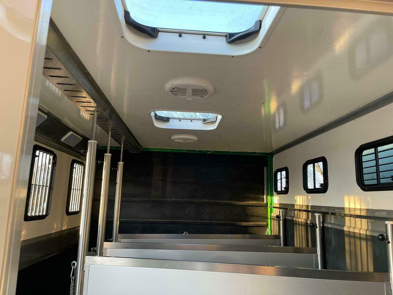 Лизинг на Mercedes-Benz Atego 1018 - Horse transporter Mercedes-Benz Atego 1018 - Horse transporter: снимка 7 Лизинг на Mercedes-Benz Atego 1018 - Horse transporter Mercedes-Benz Atego 1018 - Horse transporter: снимка 7