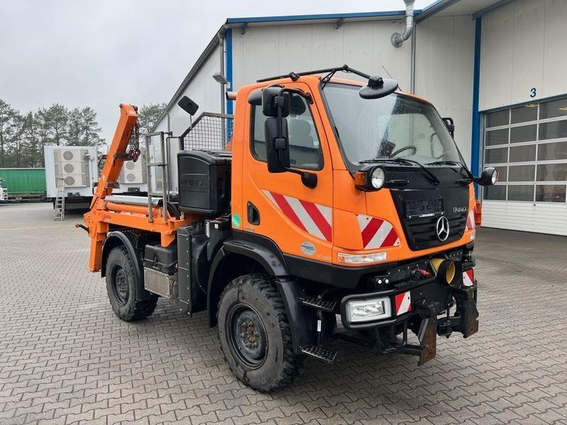 Mercedes-Benz Unimog U 20 4x4 Skip loader - Мултилифт за контейнери камион: снимка 1 Mercedes-Benz Unimog U 20 4x4 Skip loader - Мултилифт за контейнери камион: снимка 1