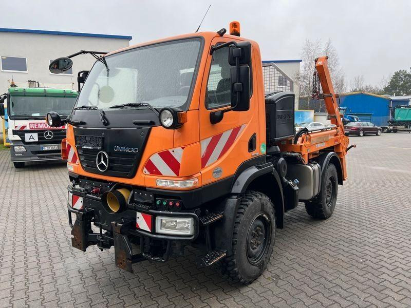 Mercedes-Benz Unimog U 20 4x4 Skip loader - Мултилифт за контейнери камион: снимка 3 Mercedes-Benz Unimog U 20 4x4 Skip loader - Мултилифт за контейнери камион: снимка 3