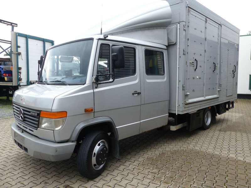 Mercedes-Benz Vario 818 Doka horse transporter + Tail lift - Камион за коне: снимка 1 Mercedes-Benz Vario 818 Doka horse transporter + Tail lift - Камион за коне: снимка 1