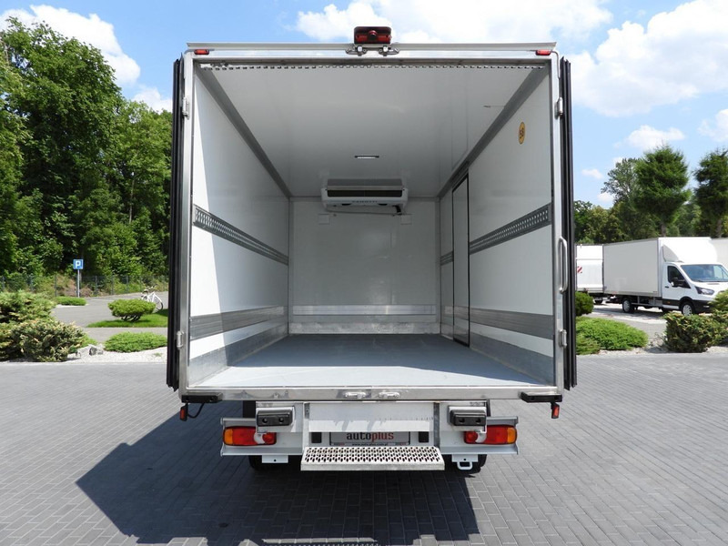 Лекотоварен автомобил фургон Peugeot BOXER CHŁODNIA KONTENER 0*C 8 PALET TEMPOMAT LEDY KLIMATYZACJA: снимка 12