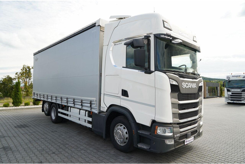 Scania S 450 / SOLÓWKA / 6X2 / OŚ PODNOSZONA / 2019 / - Камион с брезент: снимка 2 Scania S 450 / SOLÓWKA / 6X2 / OŚ PODNOSZONA / 2019 / - Камион с брезент: снимка 2