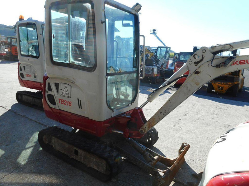Takeuchi TB 216 Mini lánctalpas forgó-kotró - Верижен багер: снимка 2 Takeuchi TB 216 Mini lánctalpas forgó-kotró - Верижен багер: снимка 2