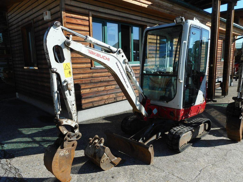 Takeuchi TB 216 Mini lánctalpas forgó-kotró - Верижен багер: снимка 5 Takeuchi TB 216 Mini lánctalpas forgó-kotró - Верижен багер: снимка 5