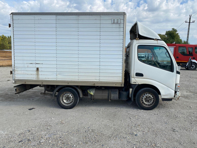 Toyota Dyna 100 3,0 D - Koffer - Лекотоварен автомобил фургон: снимка 4 Toyota Dyna 100 3,0 D - Koffer - Лекотоварен автомобил фургон: снимка 4