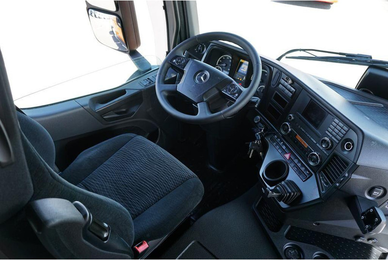 Влекач Mercedes-Benz AROCS / 1848 / E 6 / ACC / 4 X 4 / HAD / HYDRAULIKA / RETARDER: снимка 13 Влекач Mercedes-Benz AROCS / 1848 / E 6 / ACC / 4 X 4 / HAD / HYDRAULIKA / RETARDER: снимка 13