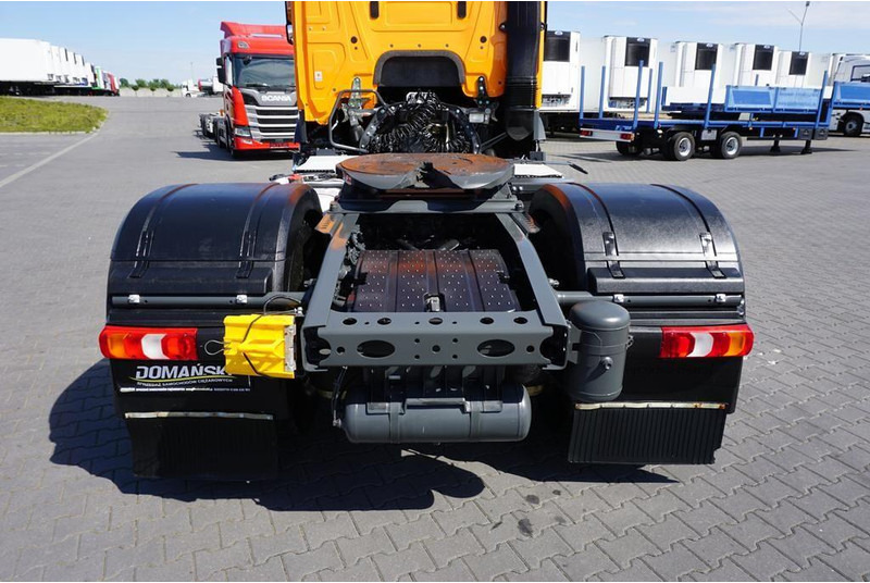 Влекач Mercedes-Benz AROCS / 1848 / E 6 / ACC / 4 X 4 / HAD / HYDRAULIKA / RETARDER: снимка 16 Влекач Mercedes-Benz AROCS / 1848 / E 6 / ACC / 4 X 4 / HAD / HYDRAULIKA / RETARDER: снимка 16