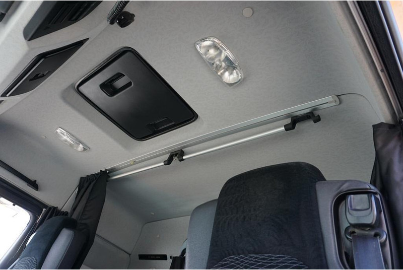 Влекач Mercedes-Benz AROCS / 1848 / E 6 / ACC / 4 X 4 / HAD / HYDRAULIKA / RETARDER: снимка 17 Влекач Mercedes-Benz AROCS / 1848 / E 6 / ACC / 4 X 4 / HAD / HYDRAULIKA / RETARDER: снимка 17