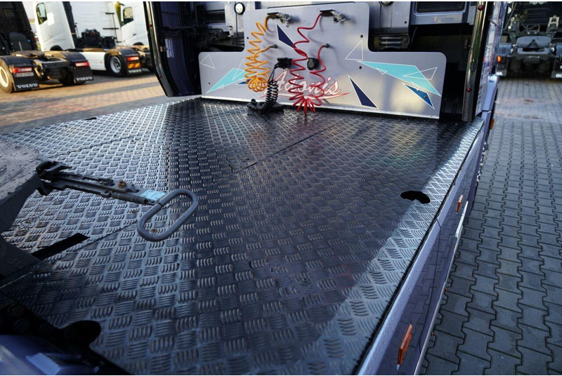 Влекач Scania S 580 / V8 / ORGINALNA EDYCJA LIMITED / NR 010 / RETARDER / I-PA: снимка 16 Влекач Scania S 580 / V8 / ORGINALNA EDYCJA LIMITED / NR 010 / RETARDER / I-PA: снимка 16