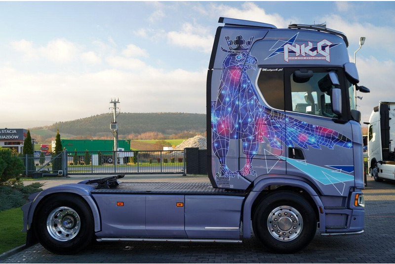 Влекач Scania S 580 / V8 / ORGINALNA EDYCJA LIMITED / NR 010 / RETARDER / I-PA: снимка 9 Влекач Scania S 580 / V8 / ORGINALNA EDYCJA LIMITED / NR 010 / RETARDER / I-PA: снимка 9