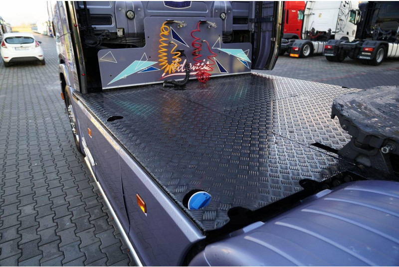 Влекач Scania S 580 / V8 / ORGINALNA EDYCJA LIMITED / NR 010 / RETARDER / I-PA: снимка 13 Влекач Scania S 580 / V8 / ORGINALNA EDYCJA LIMITED / NR 010 / RETARDER / I-PA: снимка 13