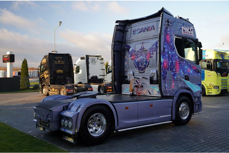 Влекач Scania S 580 / V8 / ORGINALNA EDYCJA LIMITED / NR 010 / RETARDER / I-PA: снимка 8 Влекач Scania S 580 / V8 / ORGINALNA EDYCJA LIMITED / NR 010 / RETARDER / I-PA: снимка 8