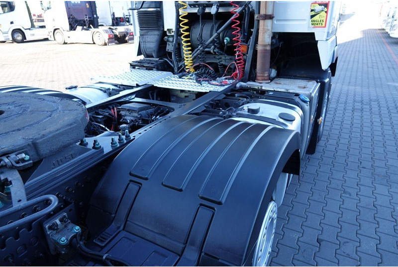 Влекач Volvo FH 500 / 6x2 / RETARDER / PEŁNY ADR / PUSHER / OŚ PODNOSZONA / D: снимка 16