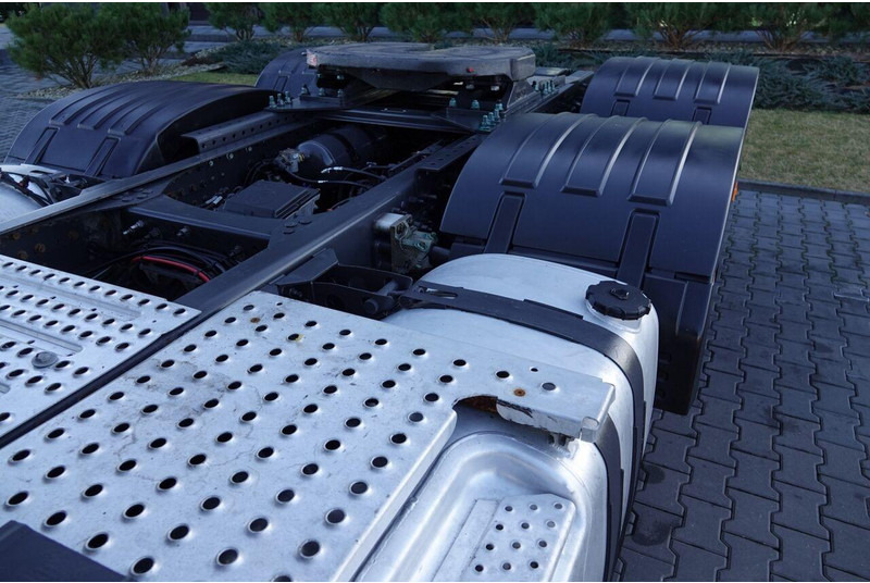 Влекач Volvo FH 500 / 6x2 / RETARDER / PEŁNY ADR / PUSHER / OŚ PODNOSZONA / D: снимка 11