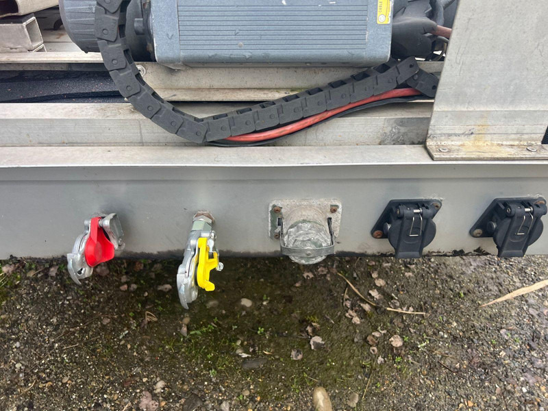 Fgs for 2 cars + winch - Автовоз полуремарке: снимка 4 Fgs for 2 cars + winch - Автовоз полуремарке: снимка 4