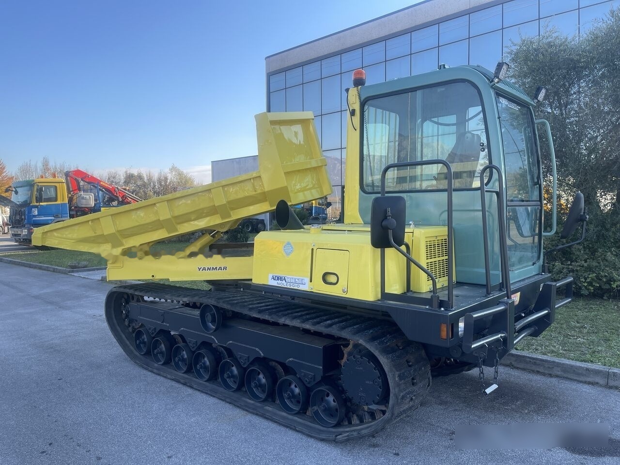 Yanmar C50 - Верижен самосвал: снимка 1 Yanmar C50 - Верижен самосвал: снимка 1