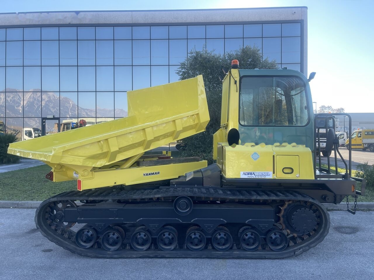 Yanmar C50 - Верижен самосвал: снимка 2 Yanmar C50 - Верижен самосвал: снимка 2