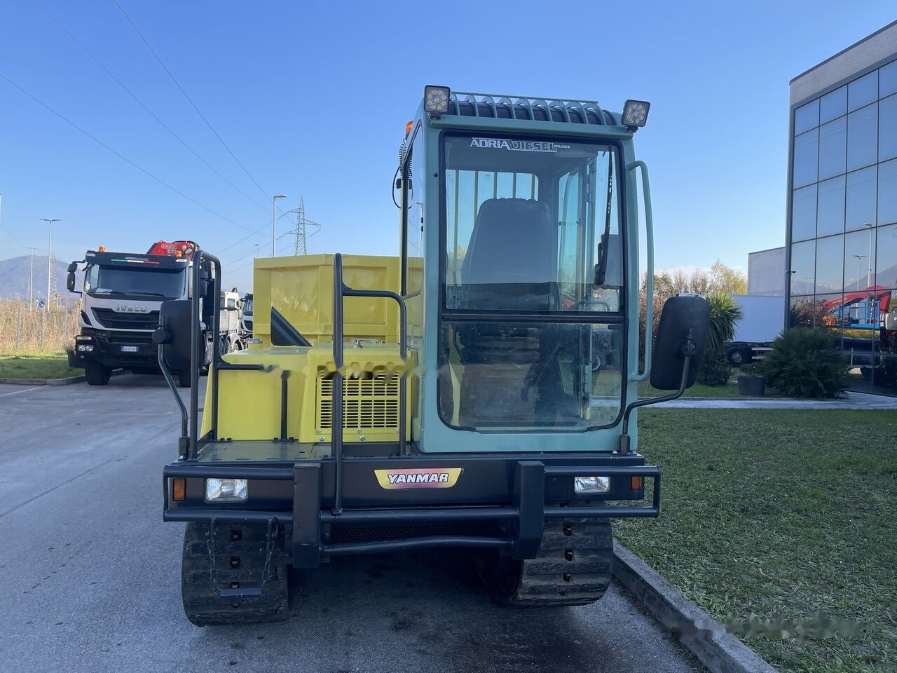 Yanmar C50 - Верижен самосвал: снимка 3 Yanmar C50 - Верижен самосвал: снимка 3
