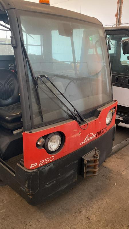 Linde Electric Tug P250 - Електрически влекач: снимка 1 Linde Electric Tug P250 - Електрически влекач: снимка 1