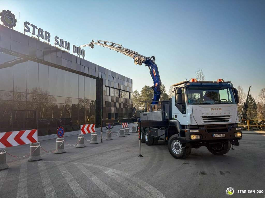 Iveco TRAKKER 450 6x6 PM41S FLY JIB Crane Kipper - Камион с кран: снимка 3 Iveco TRAKKER 450 6x6 PM41S FLY JIB Crane Kipper - Камион с кран: снимка 3