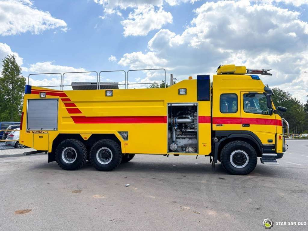 Volvo FM 460 6x6 Rosenbauer Fire Truck LSP Water Tank - Камион: снимка 3 Volvo FM 460 6x6 Rosenbauer Fire Truck LSP Water Tank - Камион: снимка 3