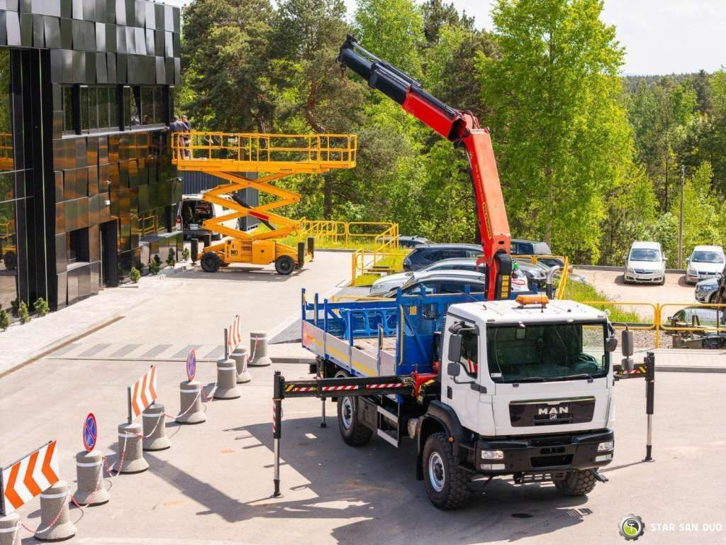 MAN TGM 18 250 4x4 PALFINGER PK 27001 HDS Crane Kra - Самосвал камион: снимка 2 MAN TGM 18 250 4x4 PALFINGER PK 27001 HDS Crane Kra - Самосвал камион: снимка 2