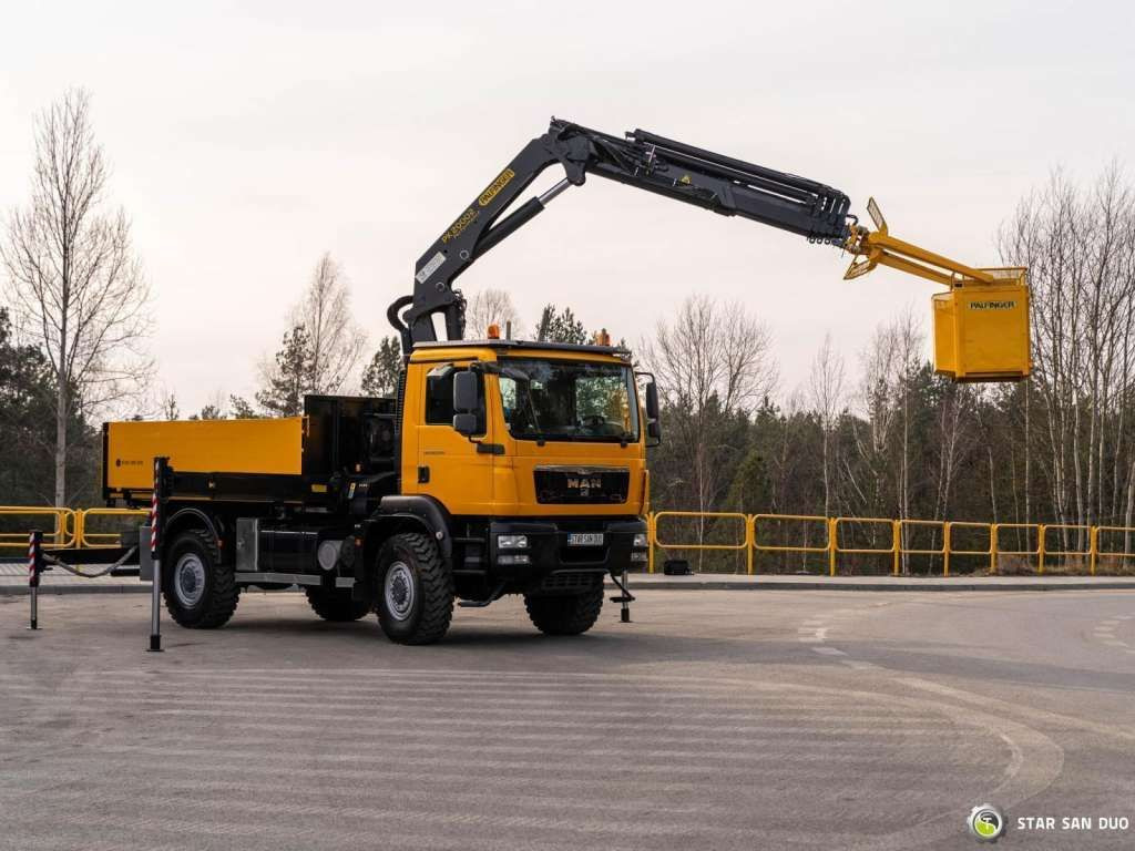 MAN TGM 18.340 4x4 PALFINGER PK 20002 CRANE BASKET MAN TGM 18.340 4x4 PALFINGER PK 20002 CRANE BASKET - Камион с кран, Бордови камион: снимка 2 MAN TGM 18.340 4x4 PALFINGER PK 20002 CRANE BASKET MAN TGM 18.340 4x4 PALFINGER PK 20002 CRANE BASKET - Камион с кран, Бордови камион: снимка 2