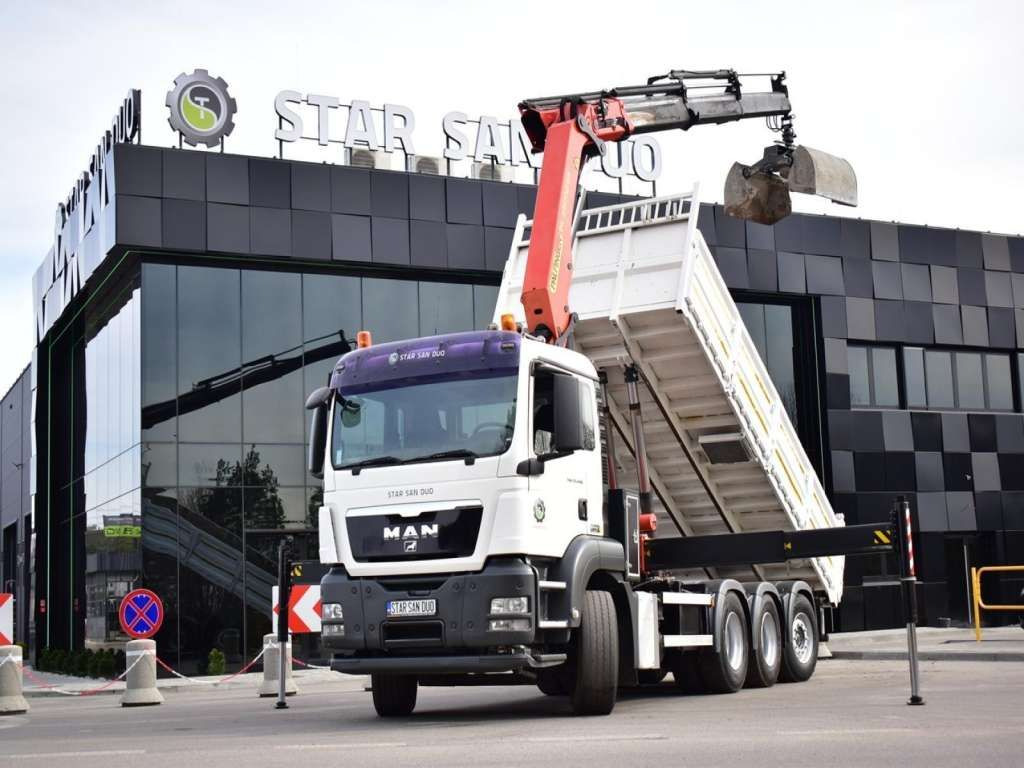 MAN TGS 35.400 8X4 PALFINGER PK 33002 CRANE KIPPER - Камион с кран: снимка 2 MAN TGS 35.400 8X4 PALFINGER PK 33002 CRANE KIPPER - Камион с кран: снимка 2