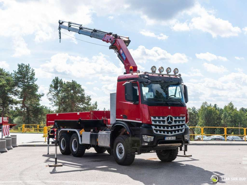 Mercedes-Benz  AROCS 3345 6x6 HMF 3220 Winch Crane Tipper - Самосвал камион: снимка 2 Mercedes-Benz  AROCS 3345 6x6 HMF 3220 Winch Crane Tipper - Самосвал камион: снимка 2