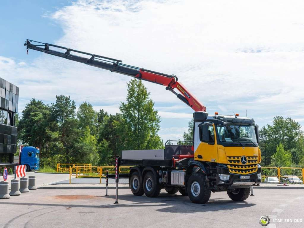 Mercedes-Benz AROCS 3345 6x6 PALFINGER PK 33002 Euro 6 Crane - Камион с кран: снимка 3 Mercedes-Benz AROCS 3345 6x6 PALFINGER PK 33002 Euro 6 Crane - Камион с кран: снимка 3
