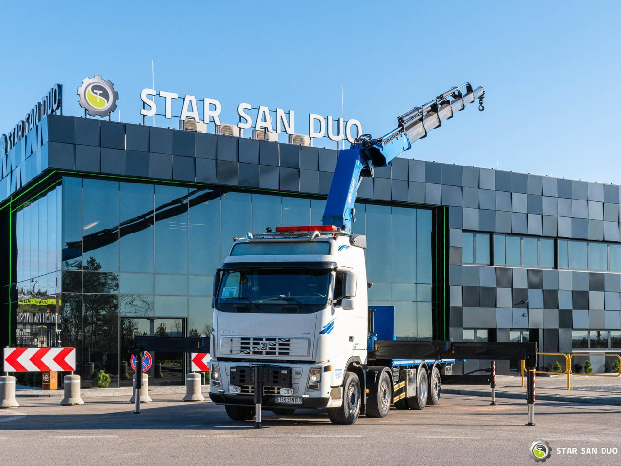 - Камион с кран: снимка 1 - Камион с кран: снимка 1