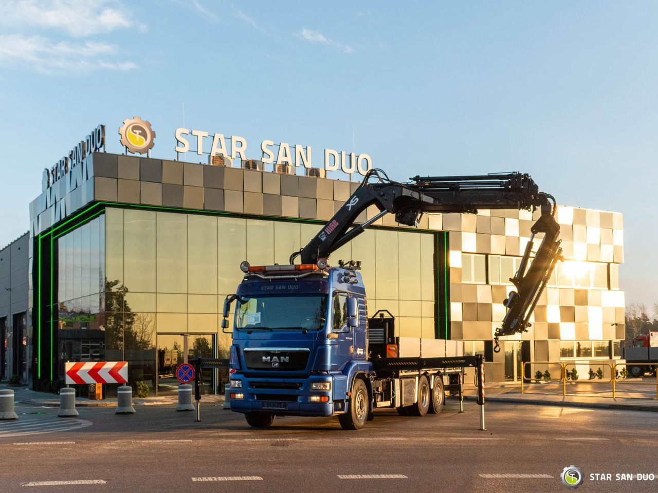 - Камион с кран: снимка 2 - Камион с кран: снимка 2