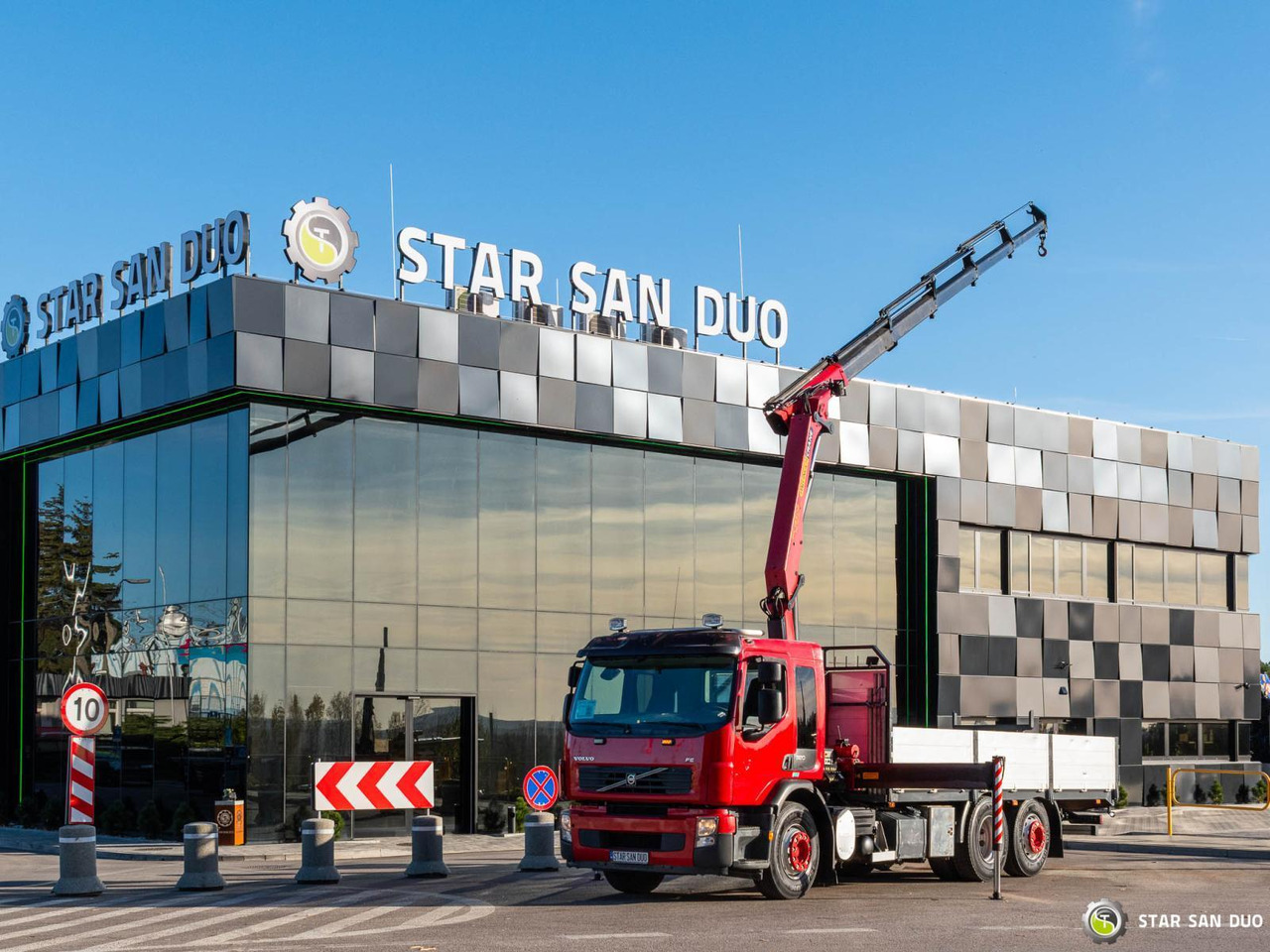 - Камион с кран: снимка 1 - Камион с кран: снимка 1