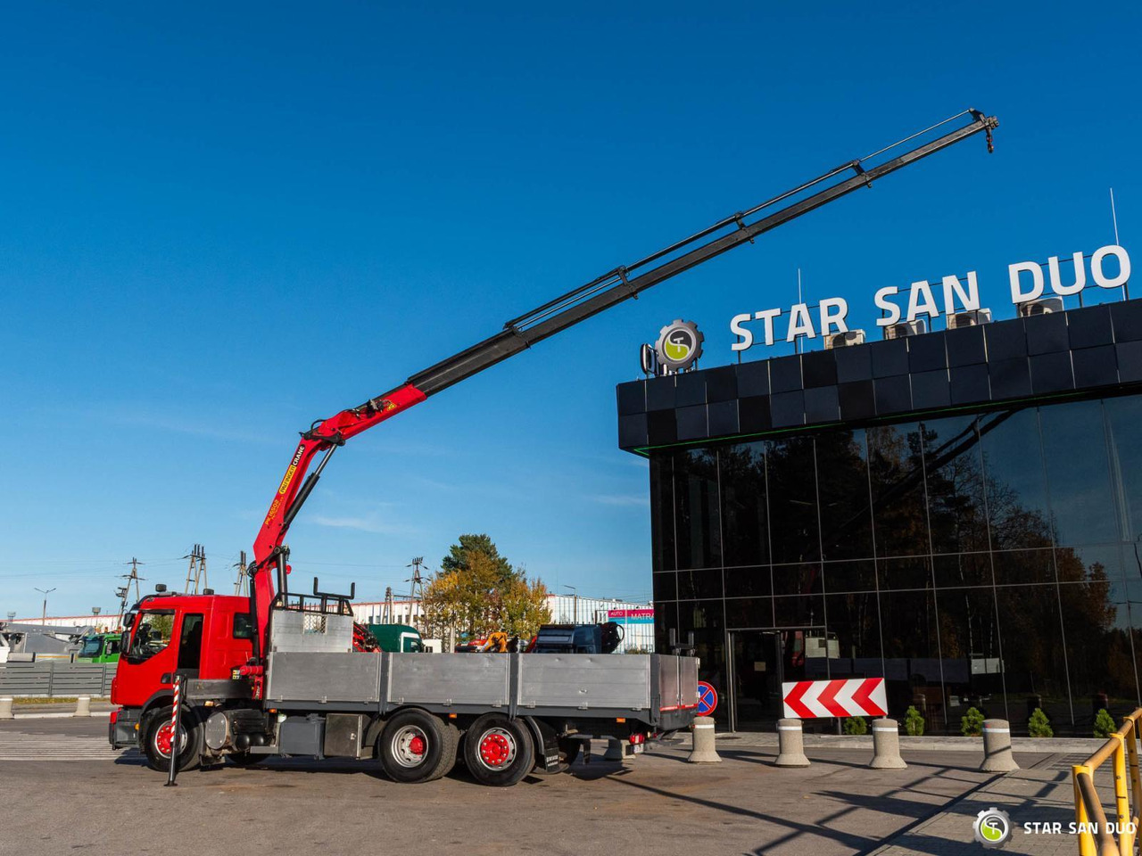 - Камион с кран: снимка 2 - Камион с кран: снимка 2