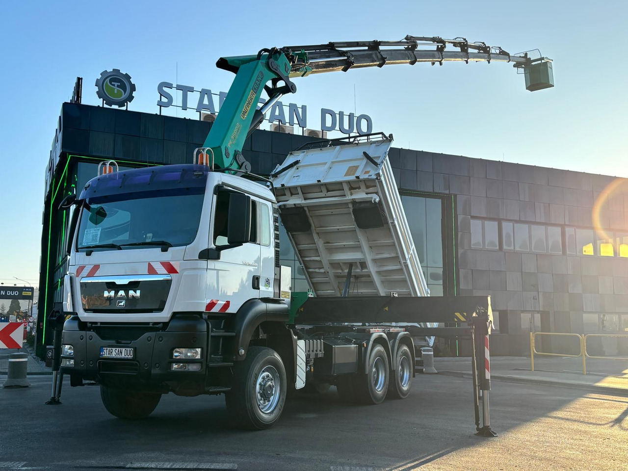 - Самосвал камион: снимка 1 - Самосвал камион: снимка 1