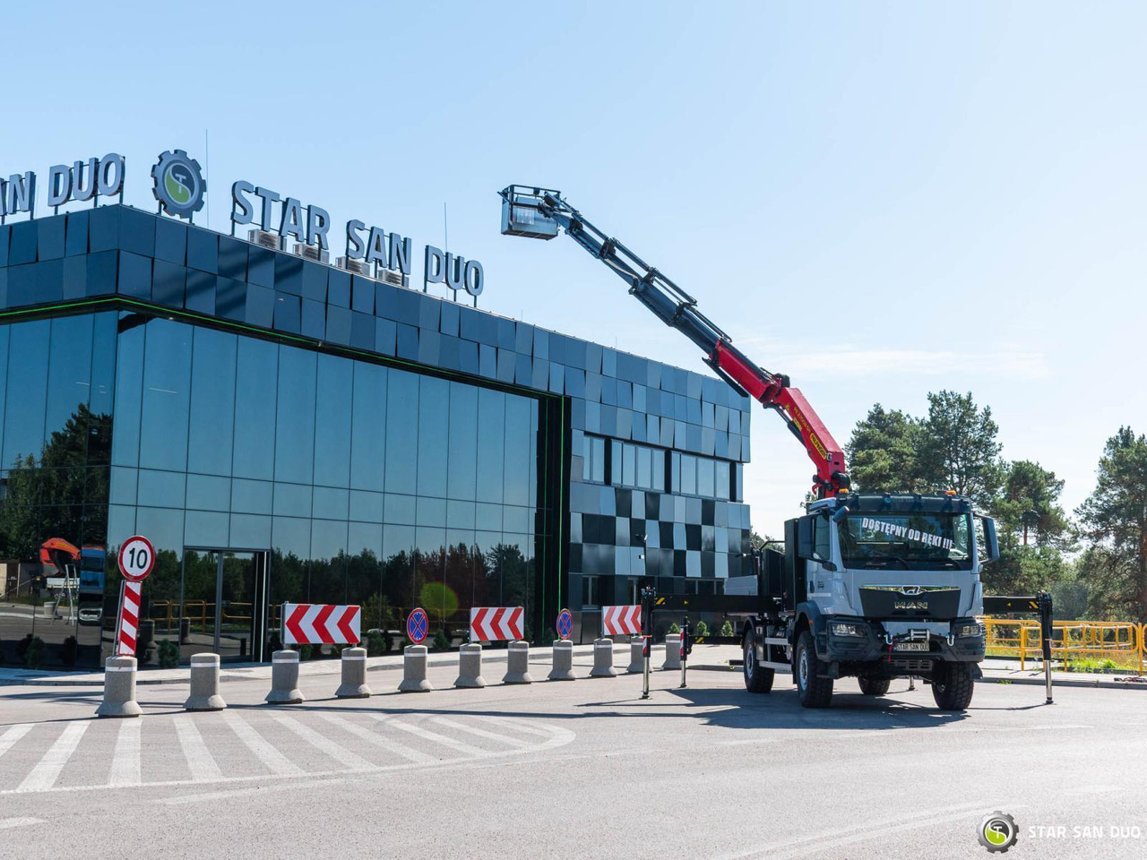 - Камион с кран: снимка 2 - Камион с кран: снимка 2