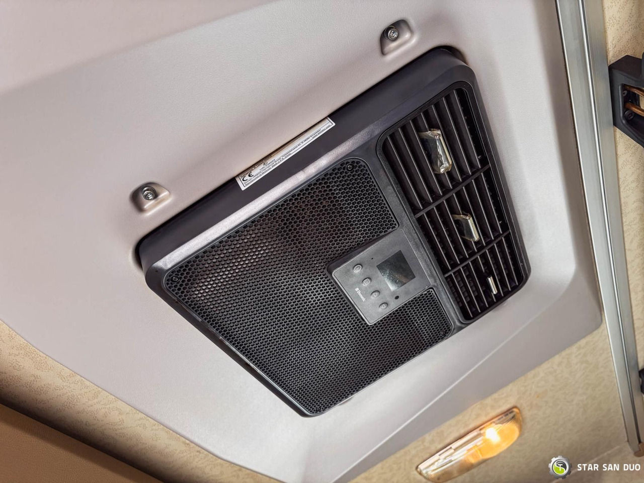 Камион с кран : снимка 21 Камион с кран : снимка 21