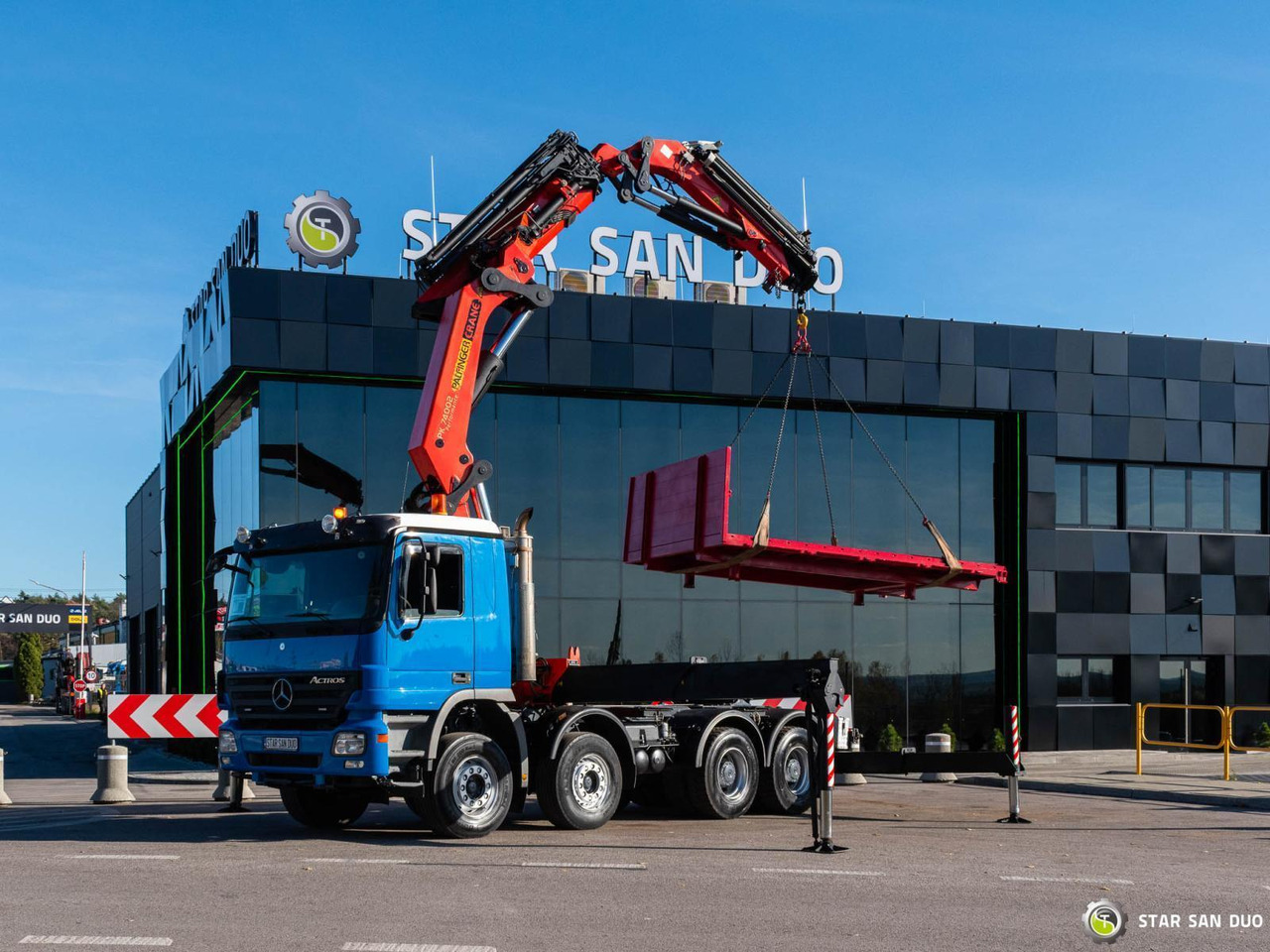 - Камион с кран: снимка 5 - Камион с кран: снимка 5