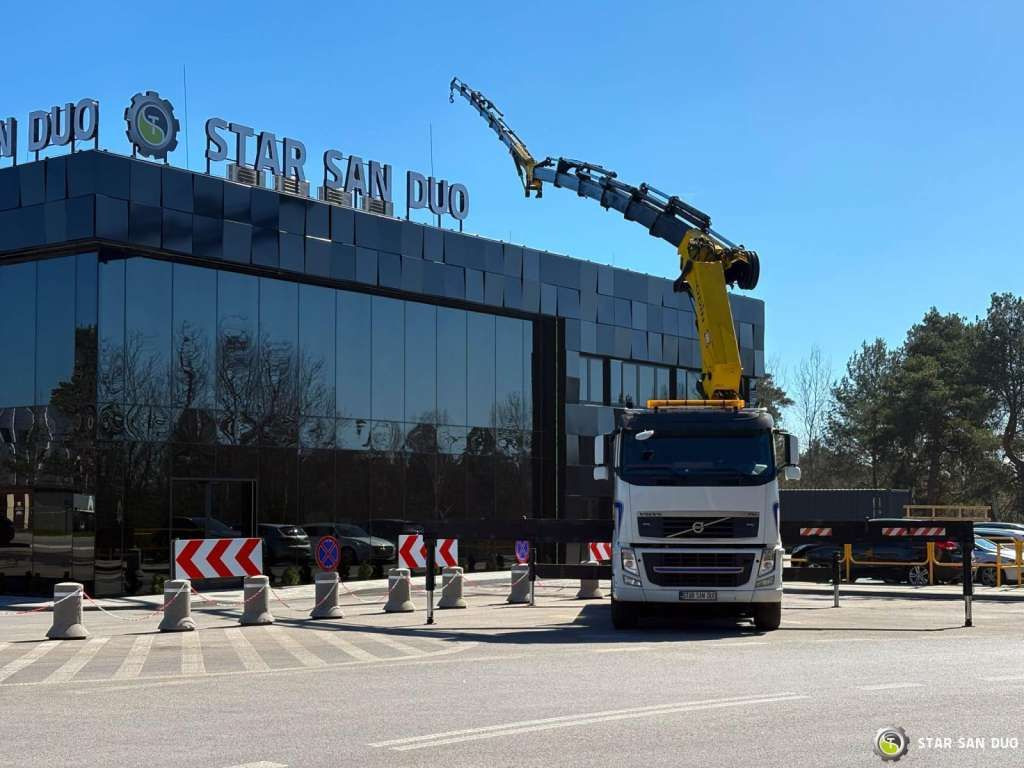 Volvo FH 520 8x4 HMF ODIN K6 EURO 5 FLY JIB Crane - Камион с кран: снимка 2 Volvo FH 520 8x4 HMF ODIN K6 EURO 5 FLY JIB Crane - Камион с кран: снимка 2