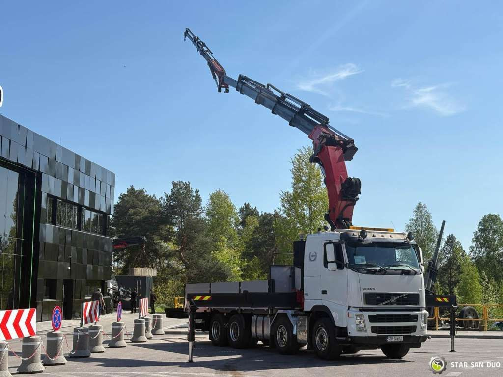 Volvo FH 520 8x4 HMF THOR K6 Fly Jib Euro 4 Winch - Камион с кран: снимка 2 Volvo FH 520 8x4 HMF THOR K6 Fly Jib Euro 4 Winch - Камион с кран: снимка 2