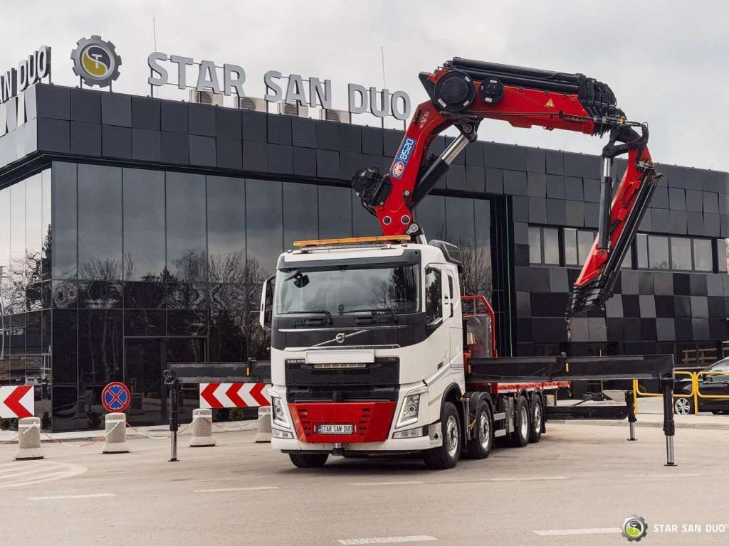 Volvo FH 550 8x2 HMF 8520 FLY JIB Winch Crane Euro 6 - Камион с кран: снимка 2 Volvo FH 550 8x2 HMF 8520 FLY JIB Winch Crane Euro 6 - Камион с кран: снимка 2