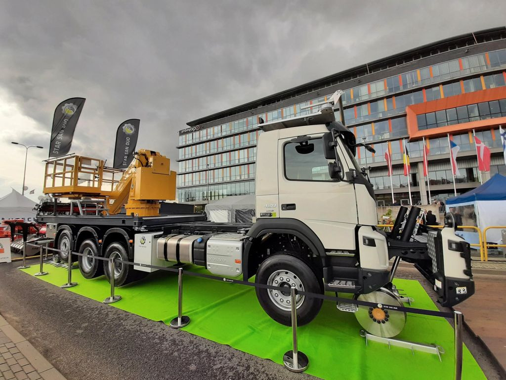 Контейнеровоз/ Сменна каросерия камион, Камион с кран Volvo NEW FMX 8x4 RAIL ROAD SCHIENEN TWO WAY: снимка 20 Контейнеровоз/ Сменна каросерия камион, Камион с кран Volvo NEW FMX 8x4 RAIL ROAD SCHIENEN TWO WAY: снимка 20